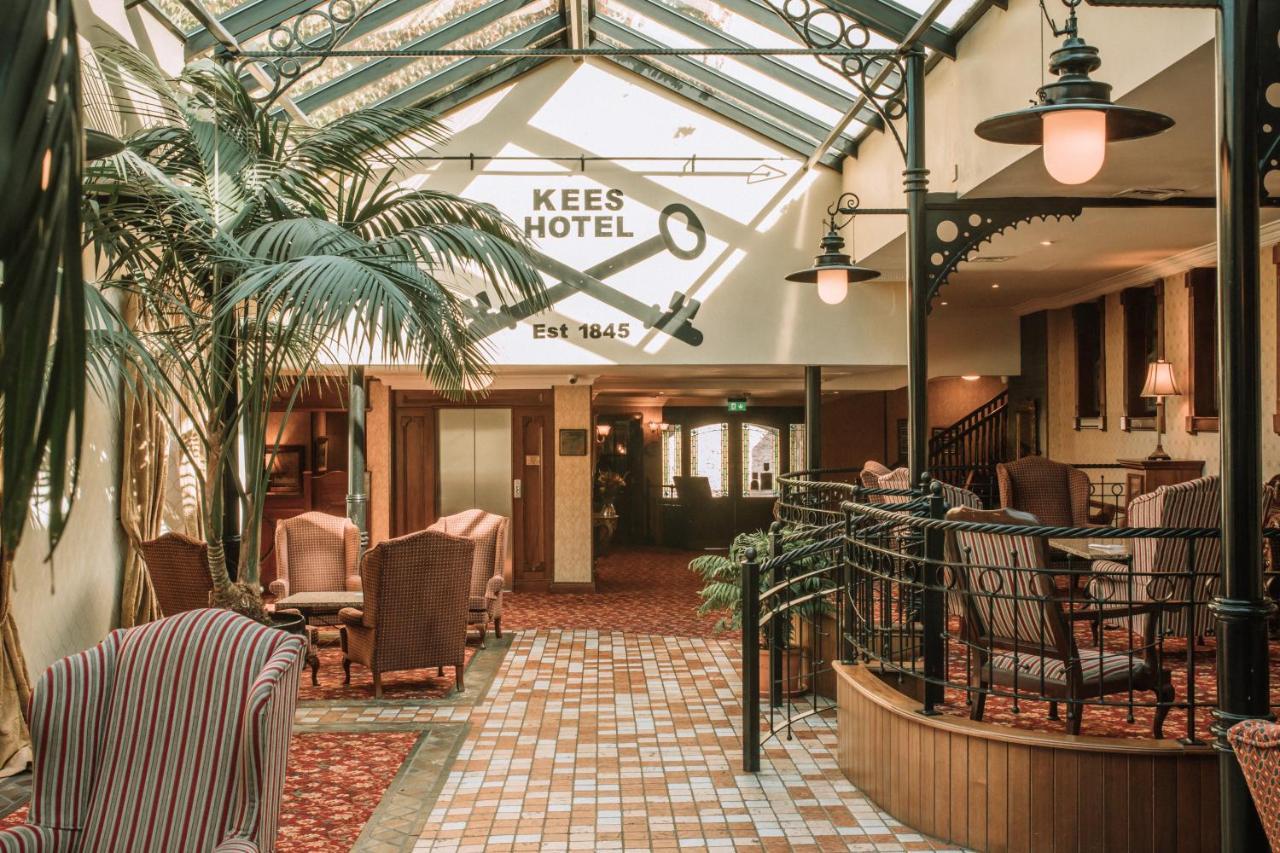 Kee'S Hotel Stranorlar Exterior foto